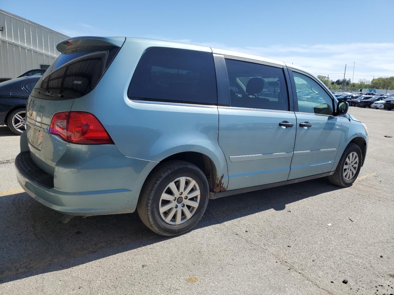 2V8HW441X9R550003 2009 Volkswagen Routan S