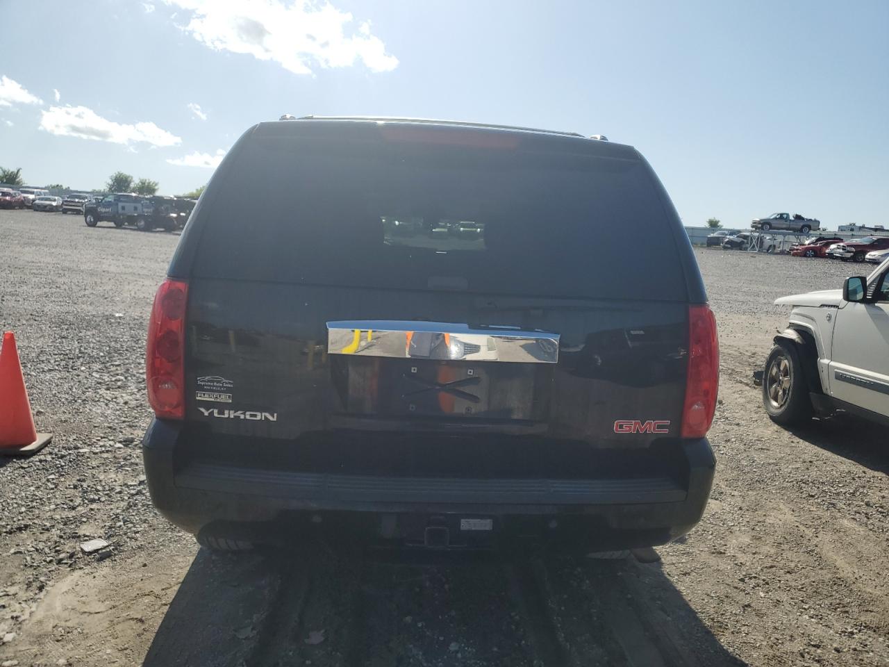 1GKS1CE05BR158563 2011 GMC Yukon Slt