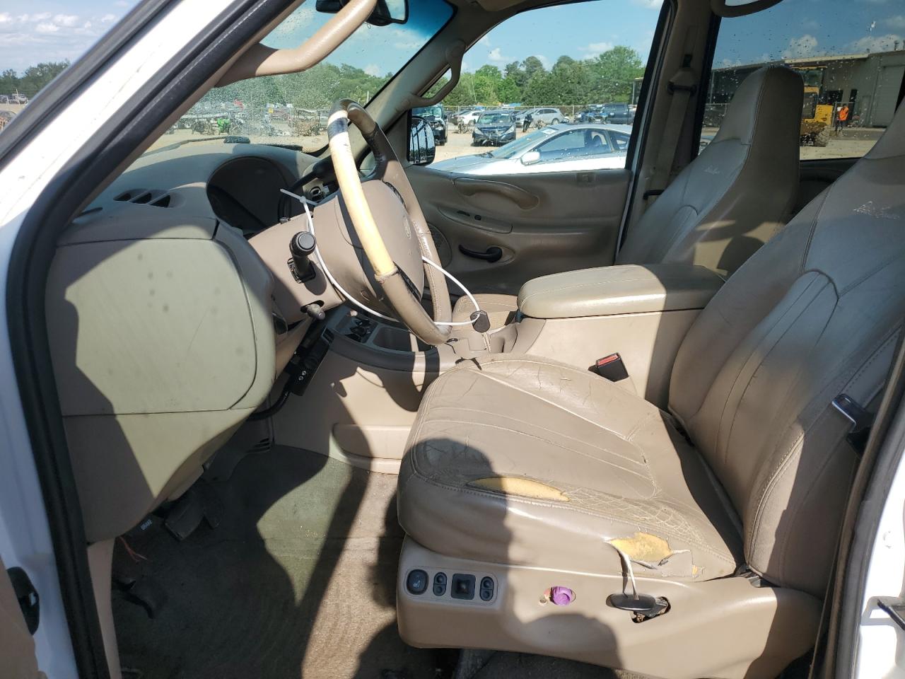 1FMFU18L42LA21112 2002 Ford Expedition Eddie Bauer