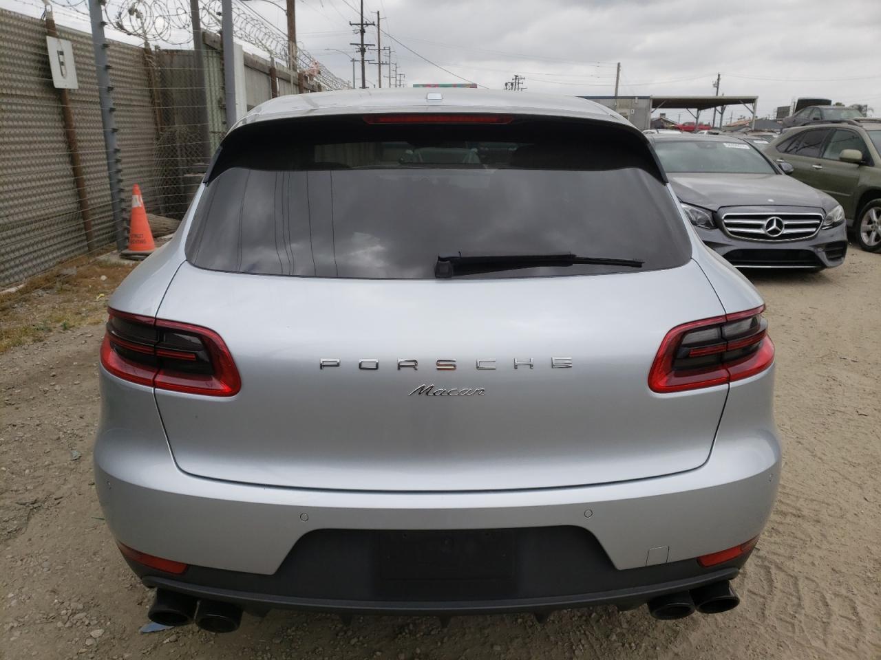 WP1AA2A56JLB01162 2018 Porsche Macan