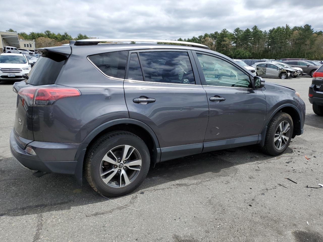 2017 Toyota Rav4 Xle vin: JTMRFREV6HJ114105