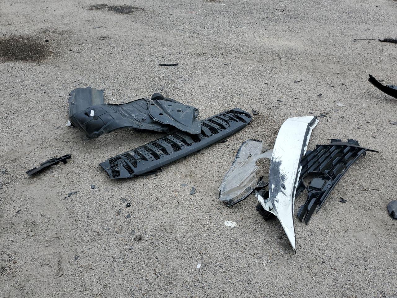 1C4PJLCB5KD263087 2019 Jeep Cherokee Latitude