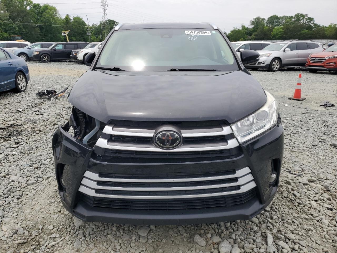 5TDKZRFH6JS539690 2018 Toyota Highlander Se