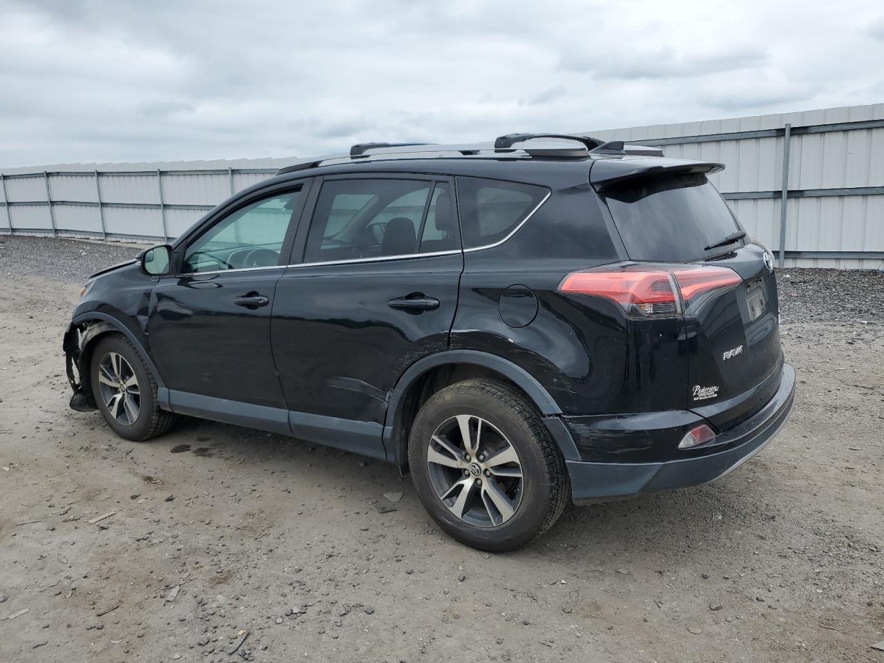 2T3RFREV2HW639406 2017 Toyota Rav4 Xle