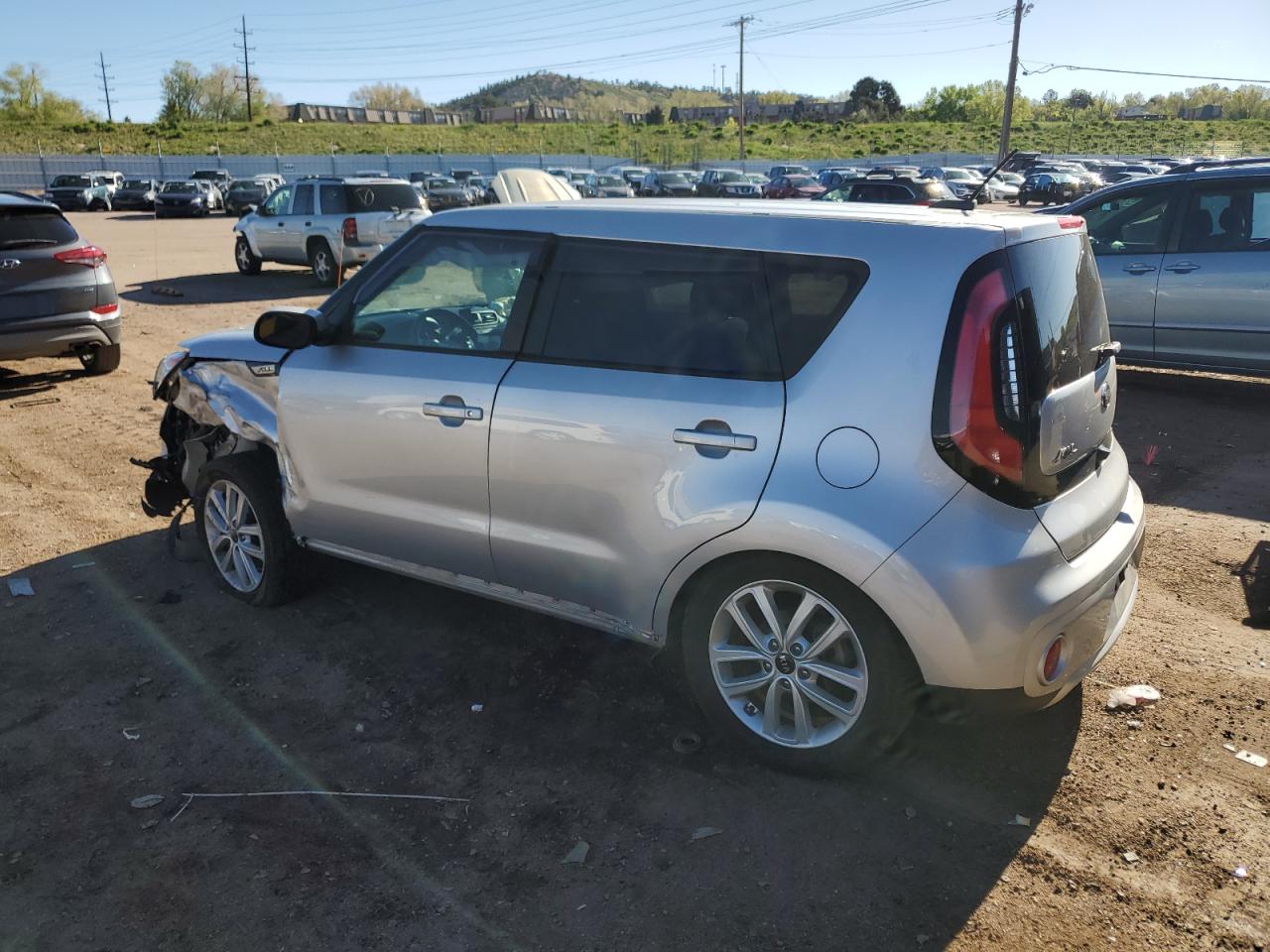 KNDJP3A54J7591986 2018 Kia Soul +