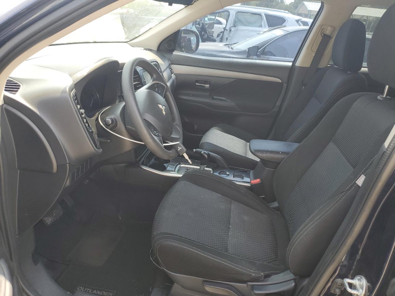 JA4AD2A35JZ055208 2018 Mitsubishi Outlander Es