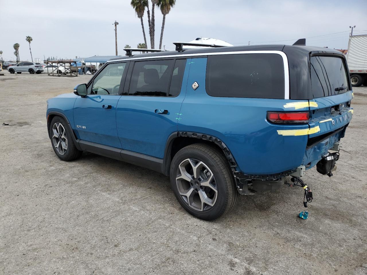 7PDSGBBA3PN026121 2023 Rivian R1S Adventure