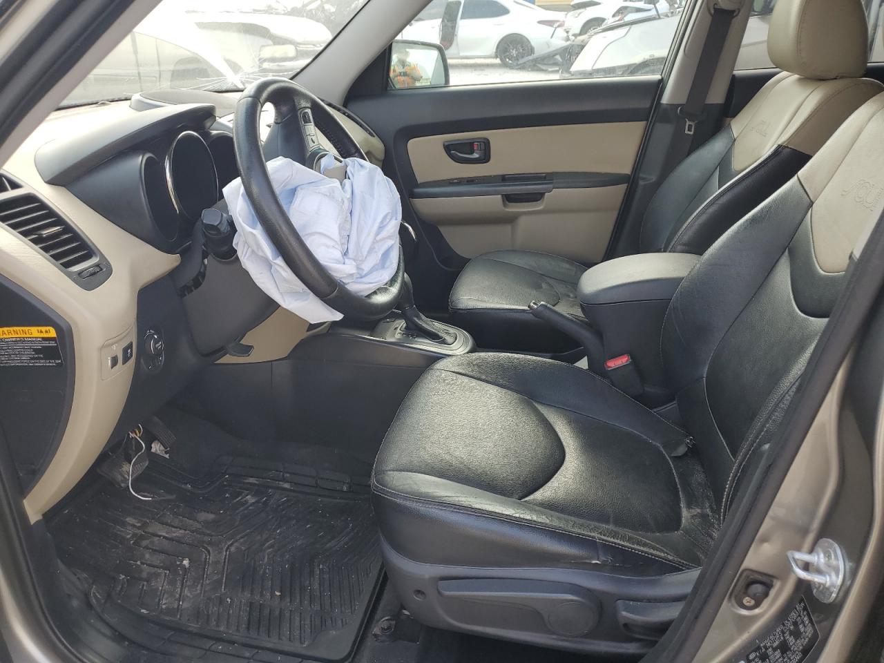 KNDJT2A26B7222415 2011 Kia Soul +