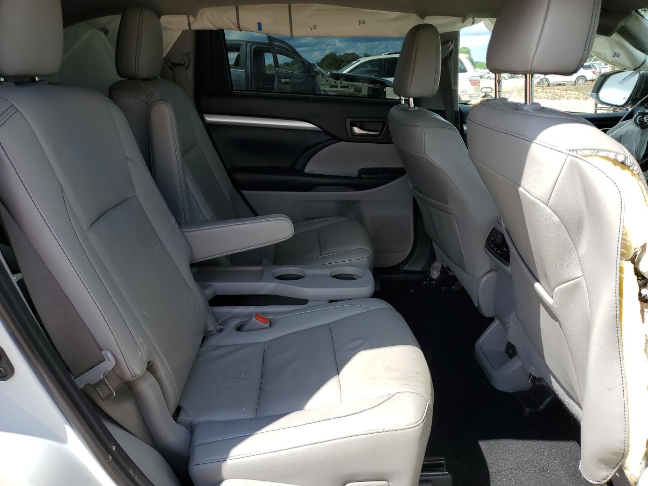 5TDKZRFH8KS556525 2019 Toyota Highlander Se