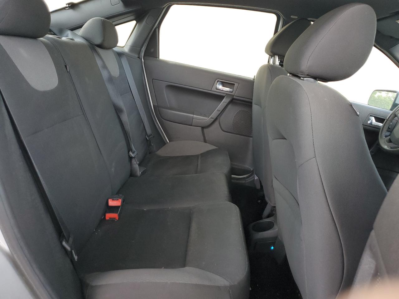 1FAHP36NX9W218966 2009 Ford Focus Ses