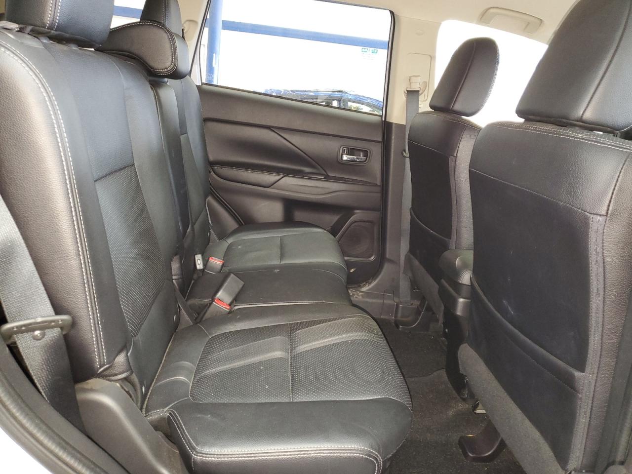 JA4AZ3A37GZ052262 2016 Mitsubishi Outlander Se