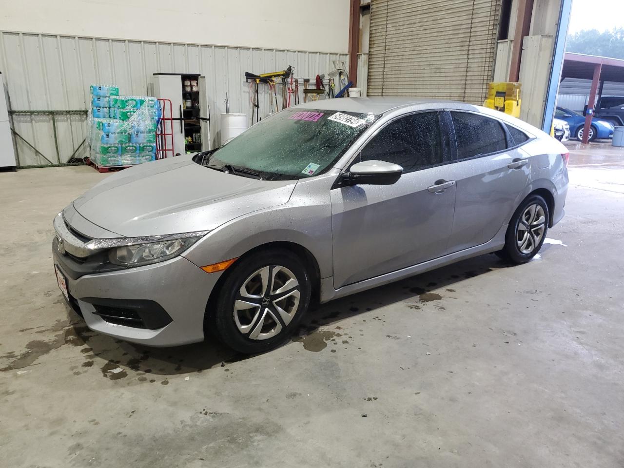 2HGFC2F52JH557605 2018 Honda Civic Lx