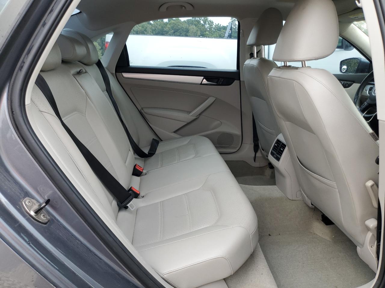 1VWBH7A30DC117291 2013 Volkswagen Passat Se