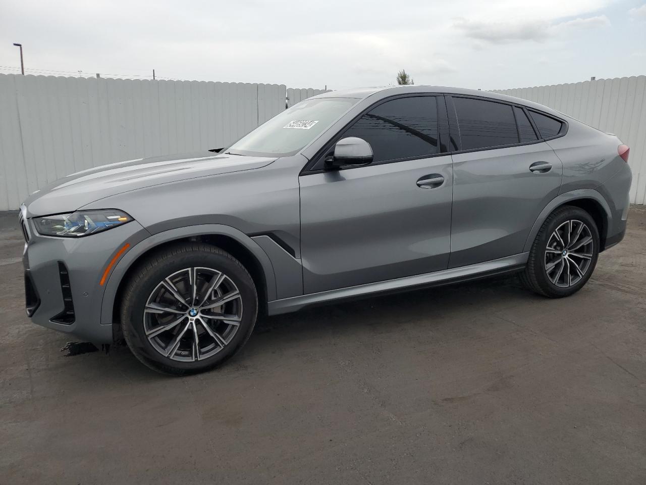 5UX33EX00R9V15627 2024 BMW X6 xDrive40I