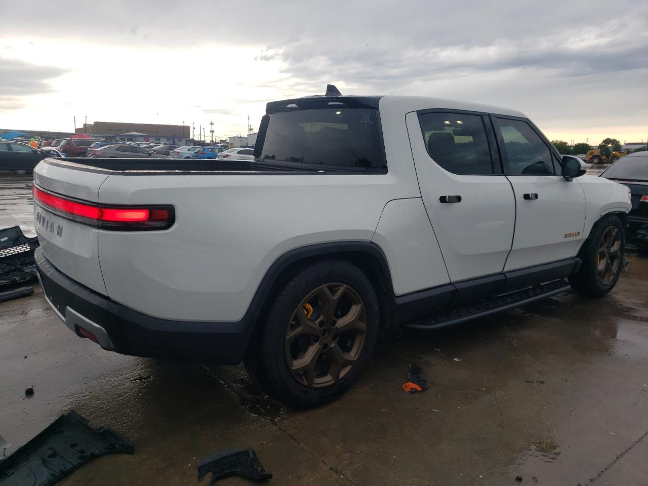 2022 Rivian R1T Adventure vin: 7FCTGAAAXNN015812