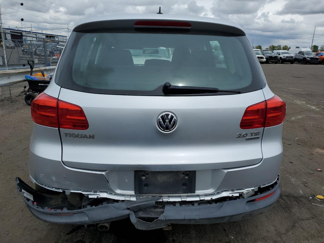 2012 Volkswagen Tiguan S vin: WVGBV7AX0CW559561