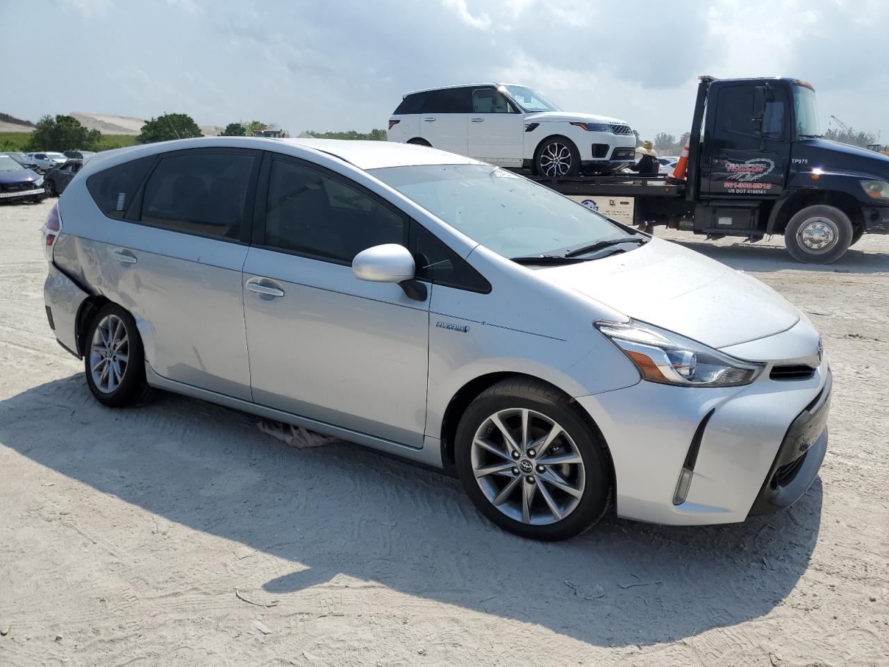 JTDZN3EU8GJ045830 2016 Toyota Prius V