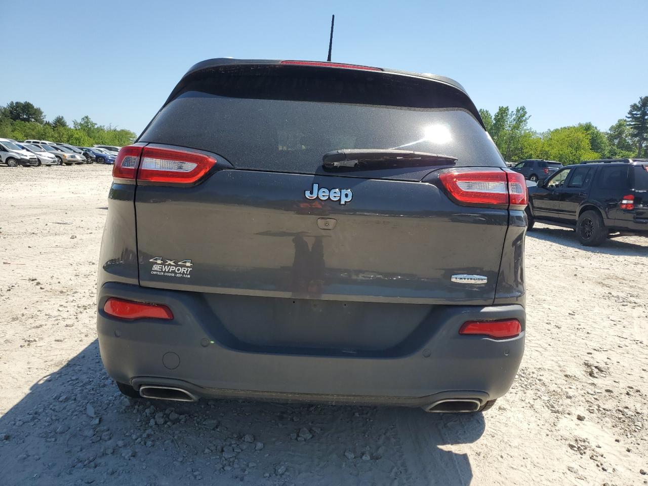 2016 Jeep Cherokee Latitude vin: 1C4PJMCS1GW335209