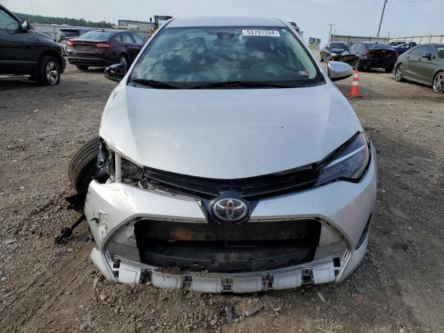 2018 Toyota Corolla L VIN: 5YFBURHE7JP820990 Lot: 53797284