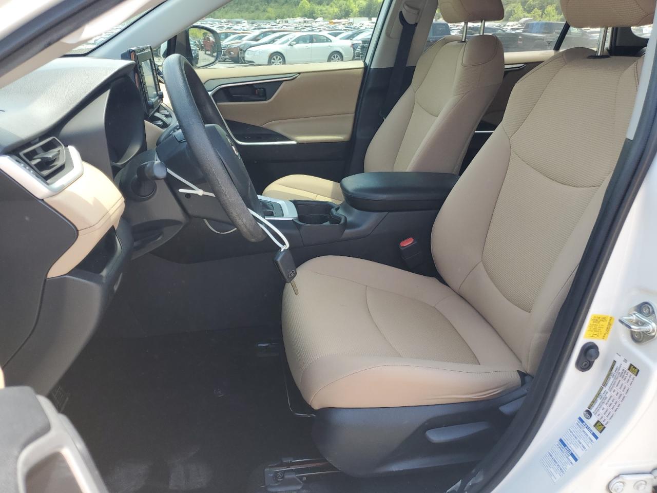 2T3G1RFV0LW112901 2020 Toyota Rav4 Le