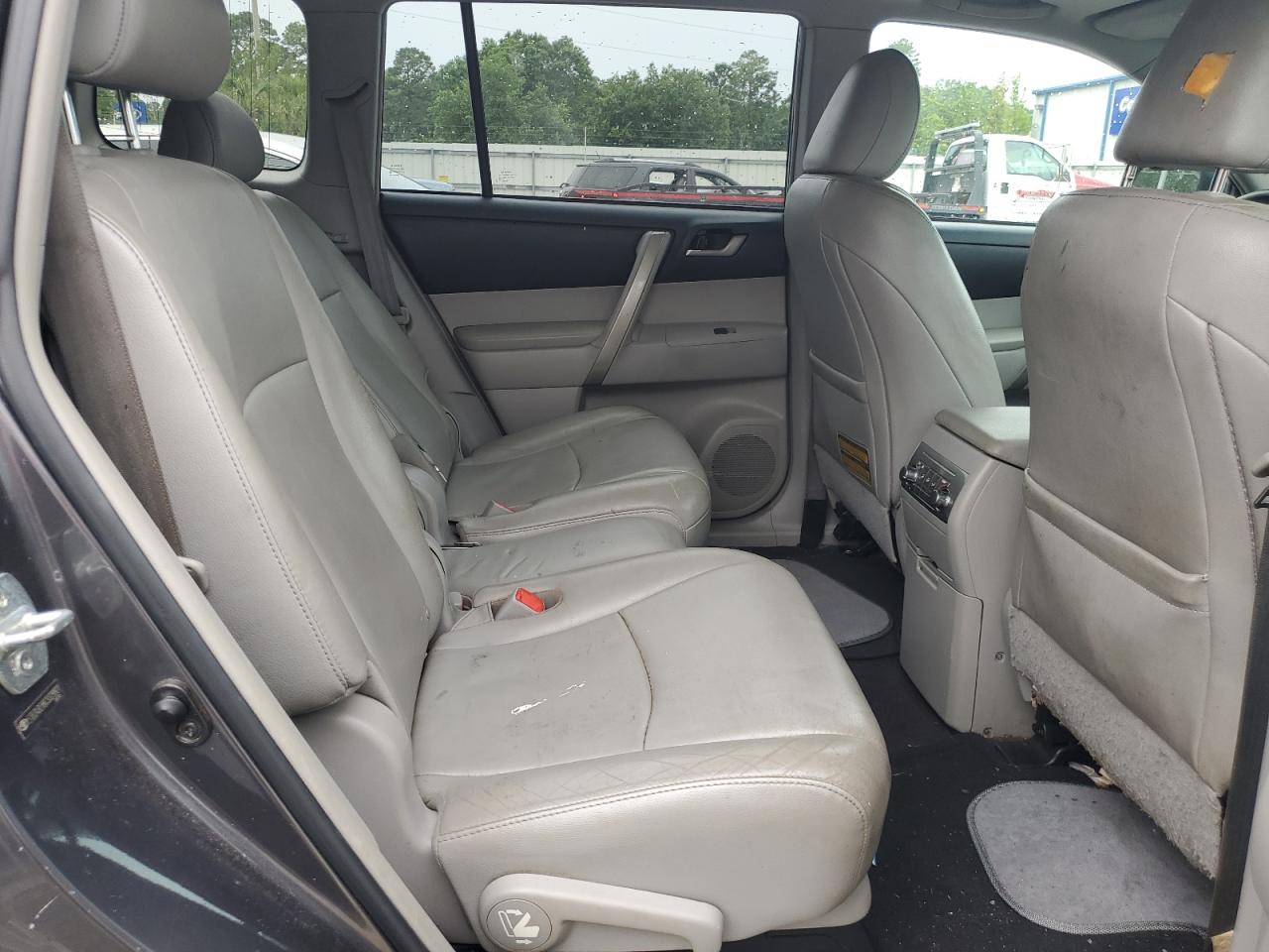 5TDZA3EH8CS029901 2012 Toyota Highlander Base