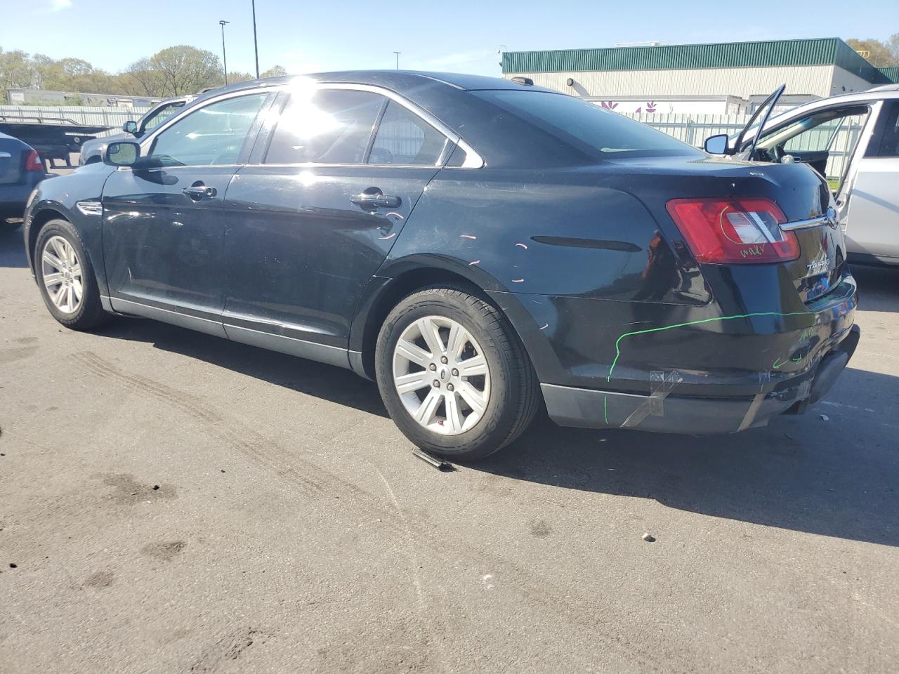 1FAHP2DW0CG118043 2012 Ford Taurus Se