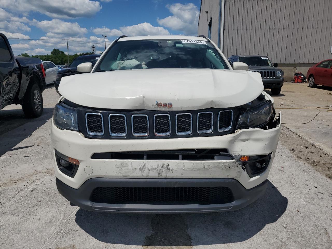 2018 Jeep Compass Latitude vin: 3C4NJDBB6JT480932