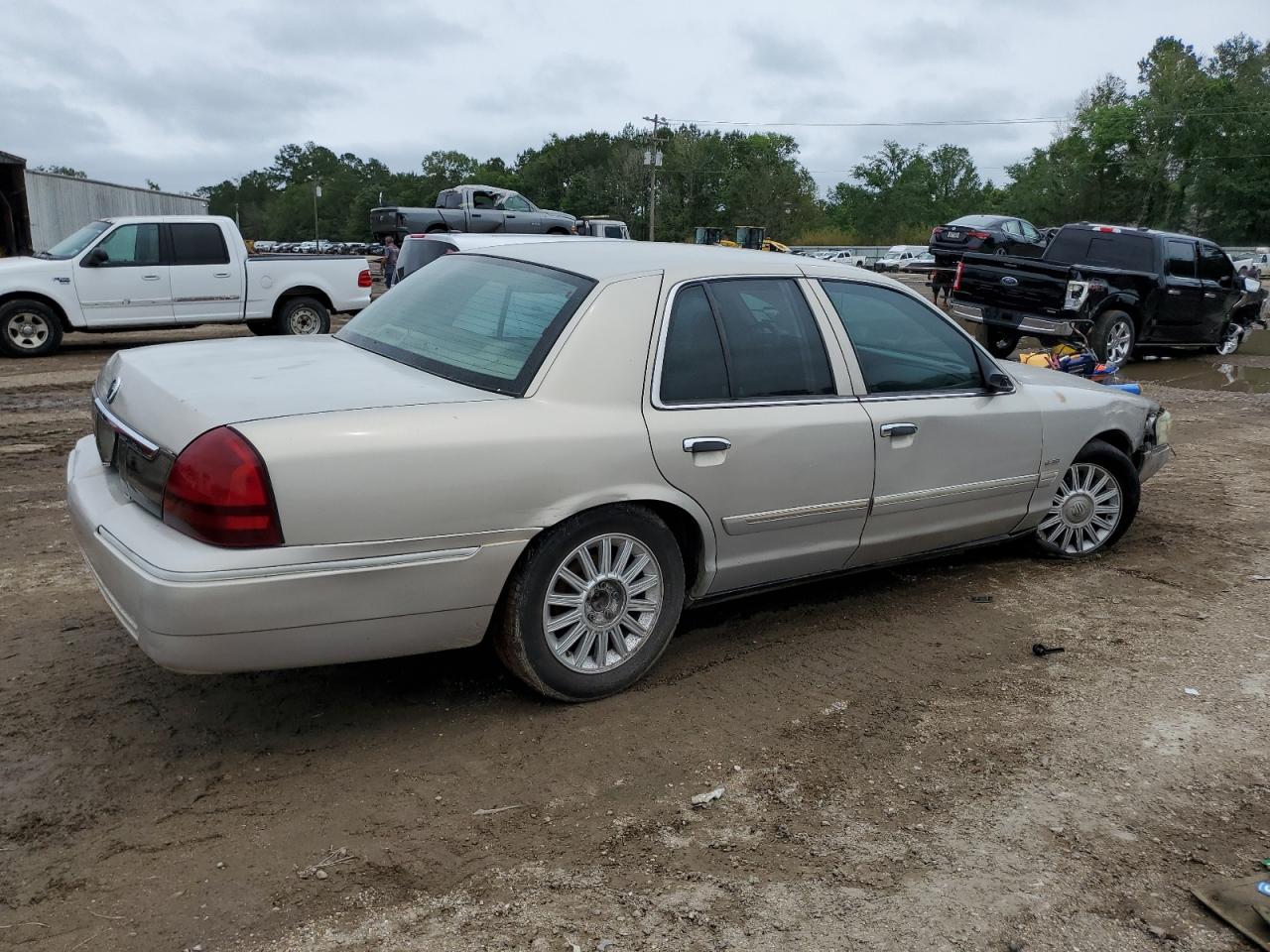 2MEFM74V07X633394 2007 Mercury Grand Marquis Gs