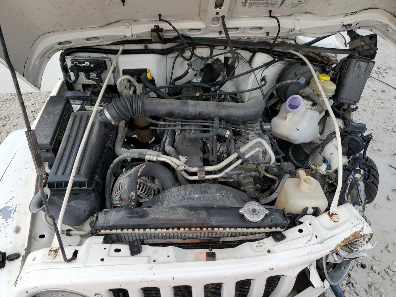 1J4FA59S0YP744297 2000 Jeep Wrangler / Tj Sahara