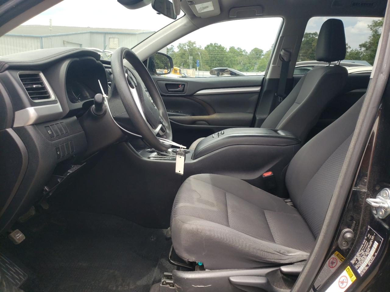 5TDZZRFH1JS240039 2018 Toyota Highlander Le