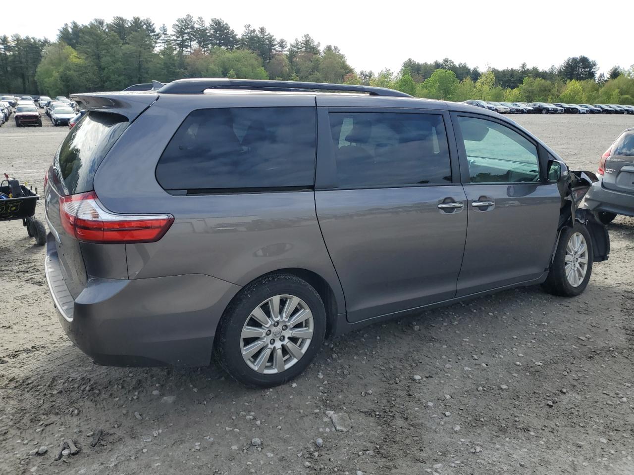 5TDDZ3DC2HS162704 2017 Toyota Sienna Xle