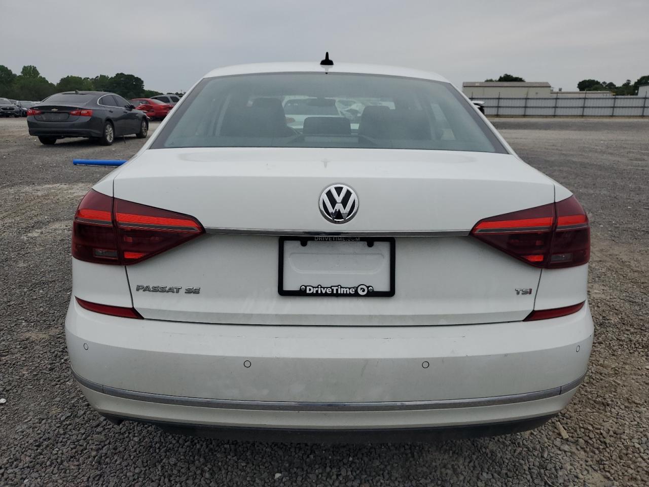 1VWBA7A32JC005477 2018 Volkswagen Passat Se