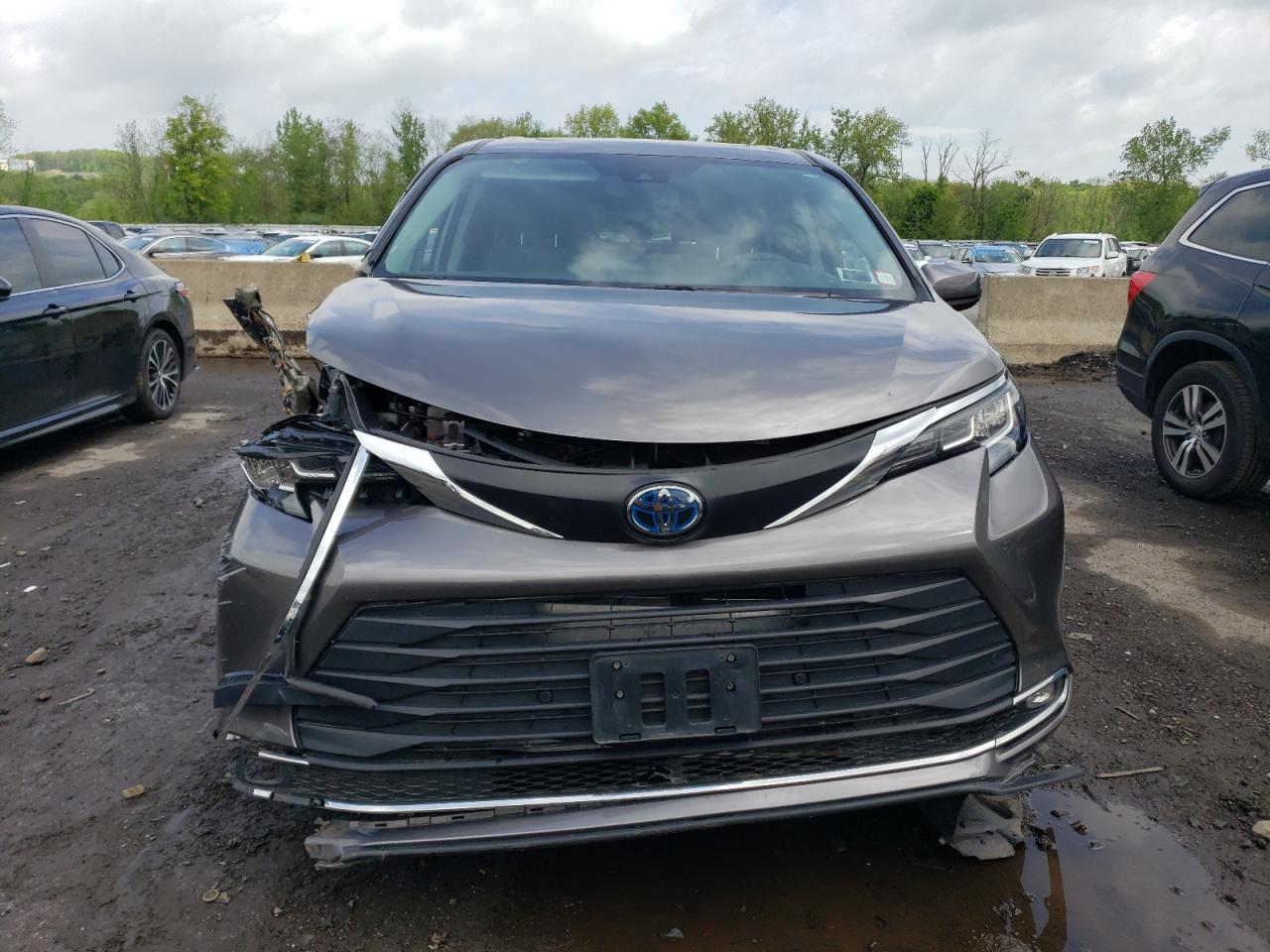 5TDYRKEC2NS129773 2022 Toyota Sienna Xle