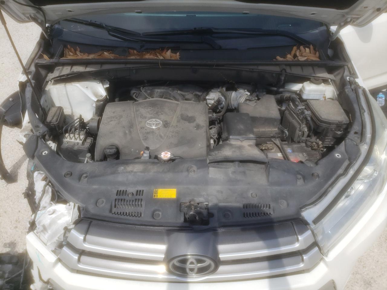 5TDKZRFH4KS567411 2019 Toyota Highlander Se