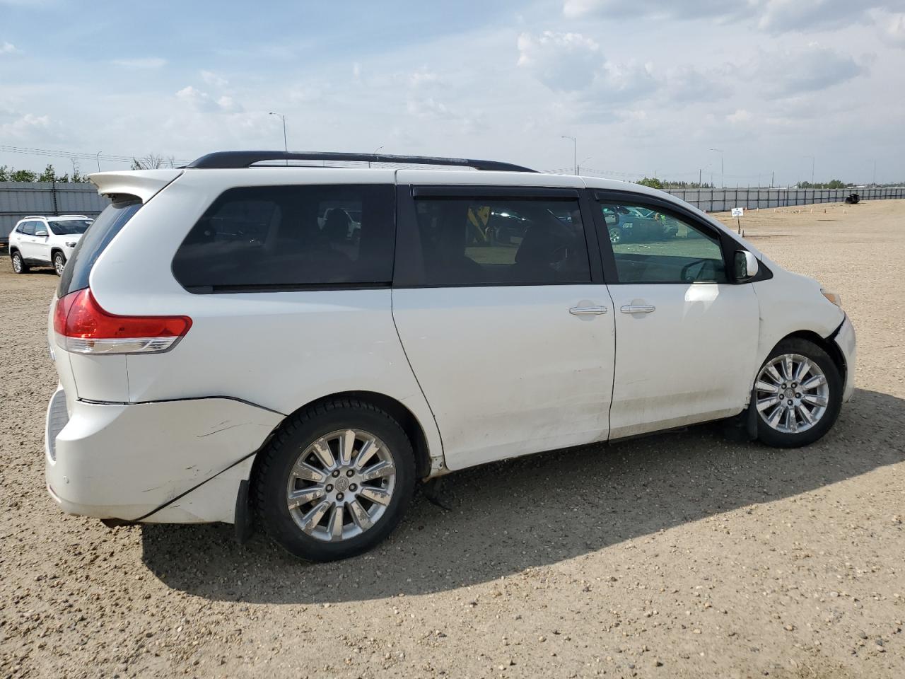 5TDDK3DC5BS009178 2011 Toyota Sienna Xle