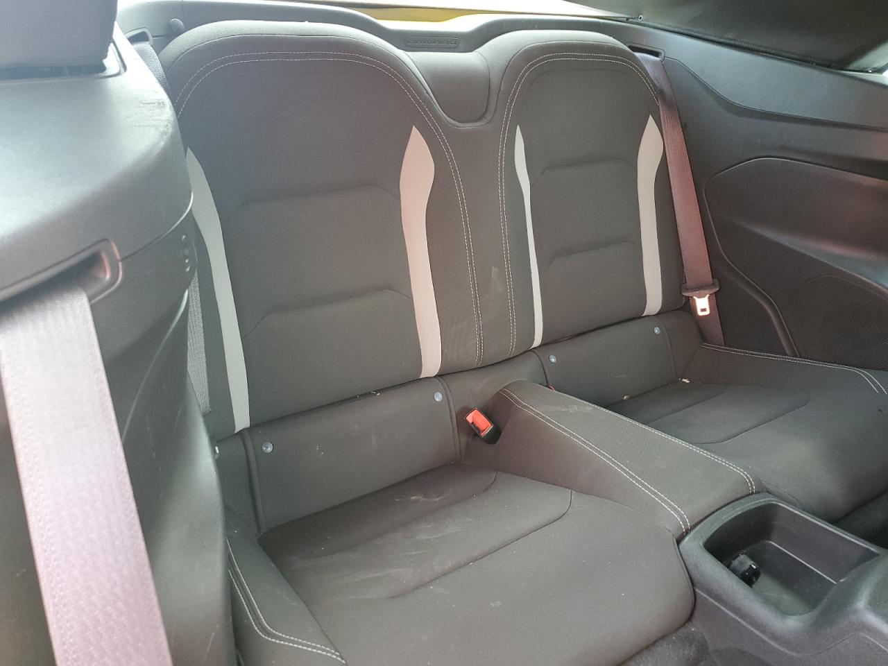 1G1FB3DS9J0155853 2018 Chevrolet Camaro Lt