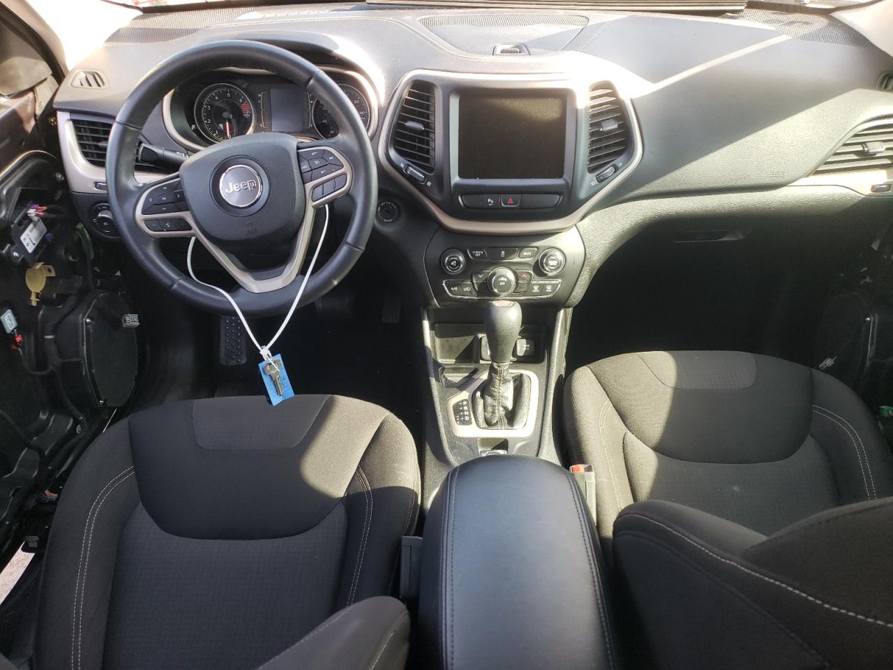 1C4PJLCB5HW643091 2017 Jeep Cherokee Latitude