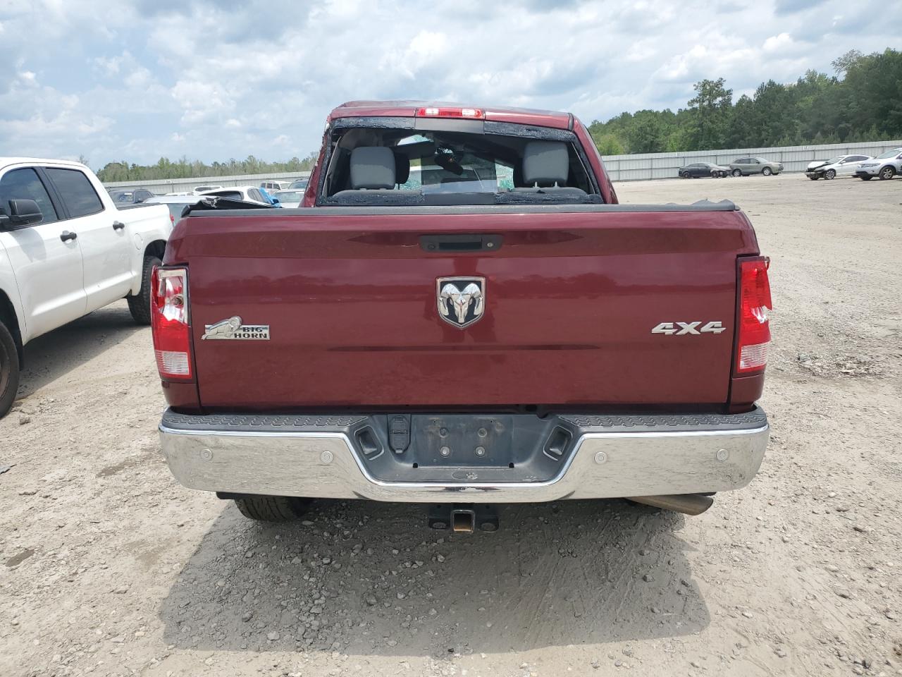 3C6RR7LG5JG198027 2018 Ram 1500 Slt