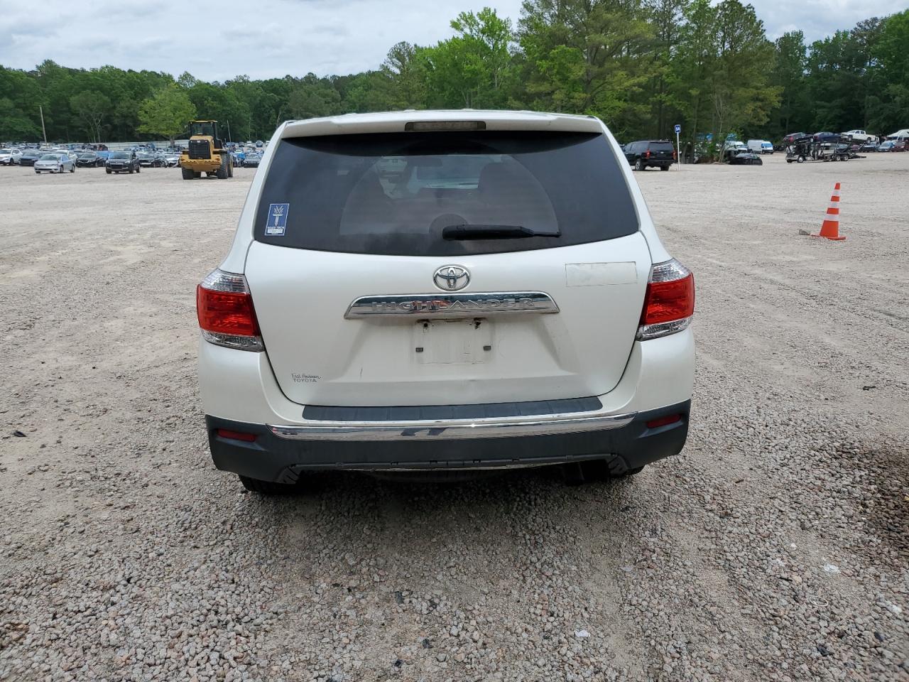 5TDZA3EH0DS037122 2013 Toyota Highlander Base