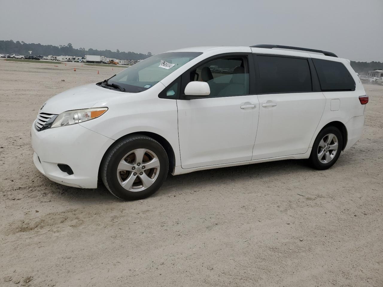 5TDKZ3DC0HS829213 2017 Toyota Sienna Le