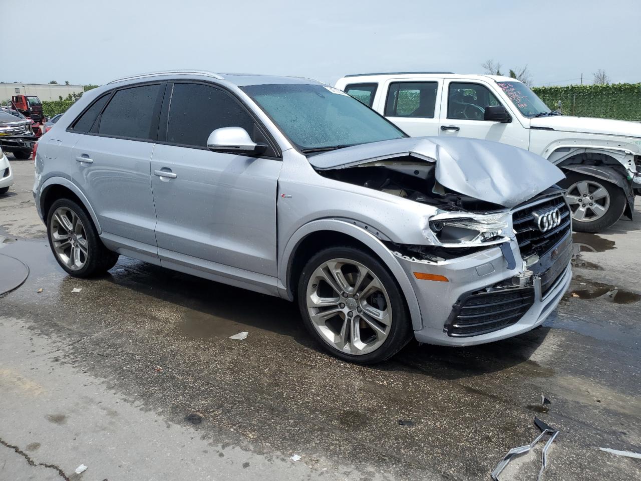 WA1BCCFS7JR005343 2018 Audi Q3 Premium