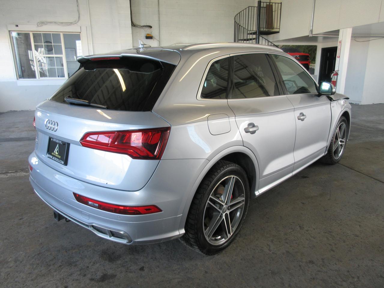 2018 Audi Sq5 Premium Plus vin: WA1A4AFY6J2137746