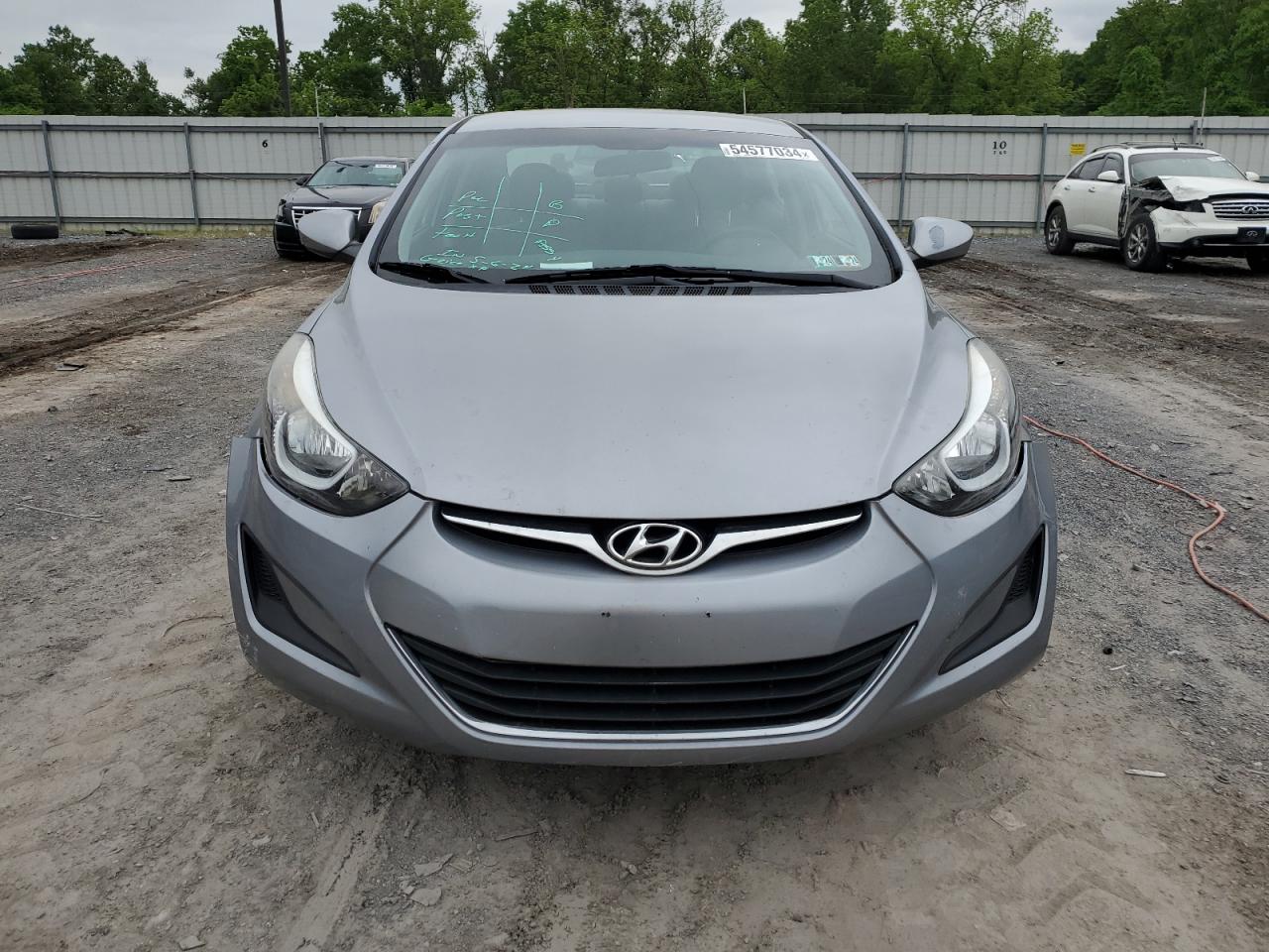 5NPDH4AE6GH760393 2016 Hyundai Elantra Se