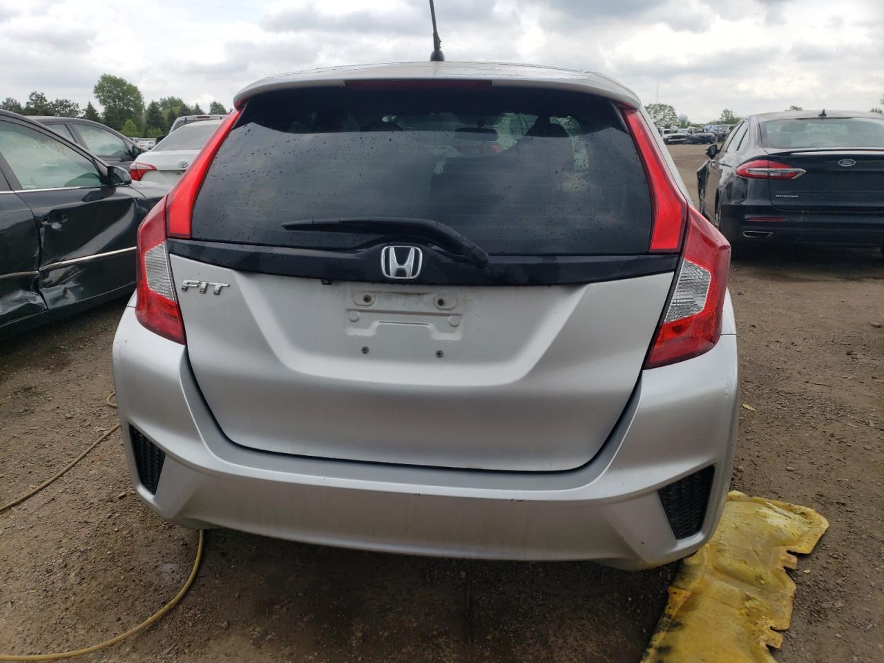 3HGGK5H58FM751926 2015 Honda Fit Lx