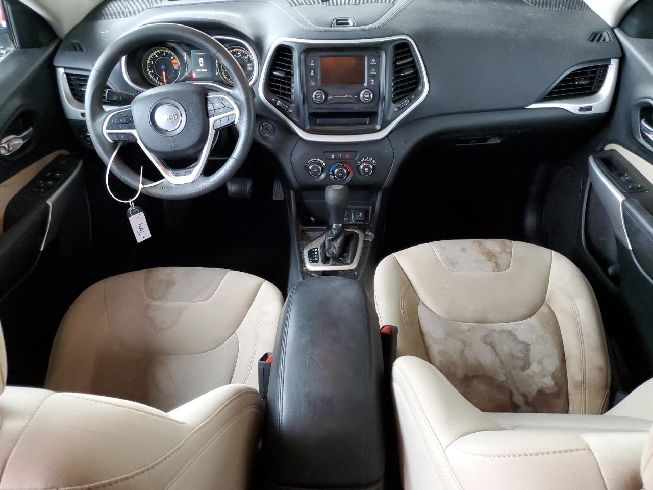 1C4PJLCB3JD560700 2018 Jeep Cherokee Latitude