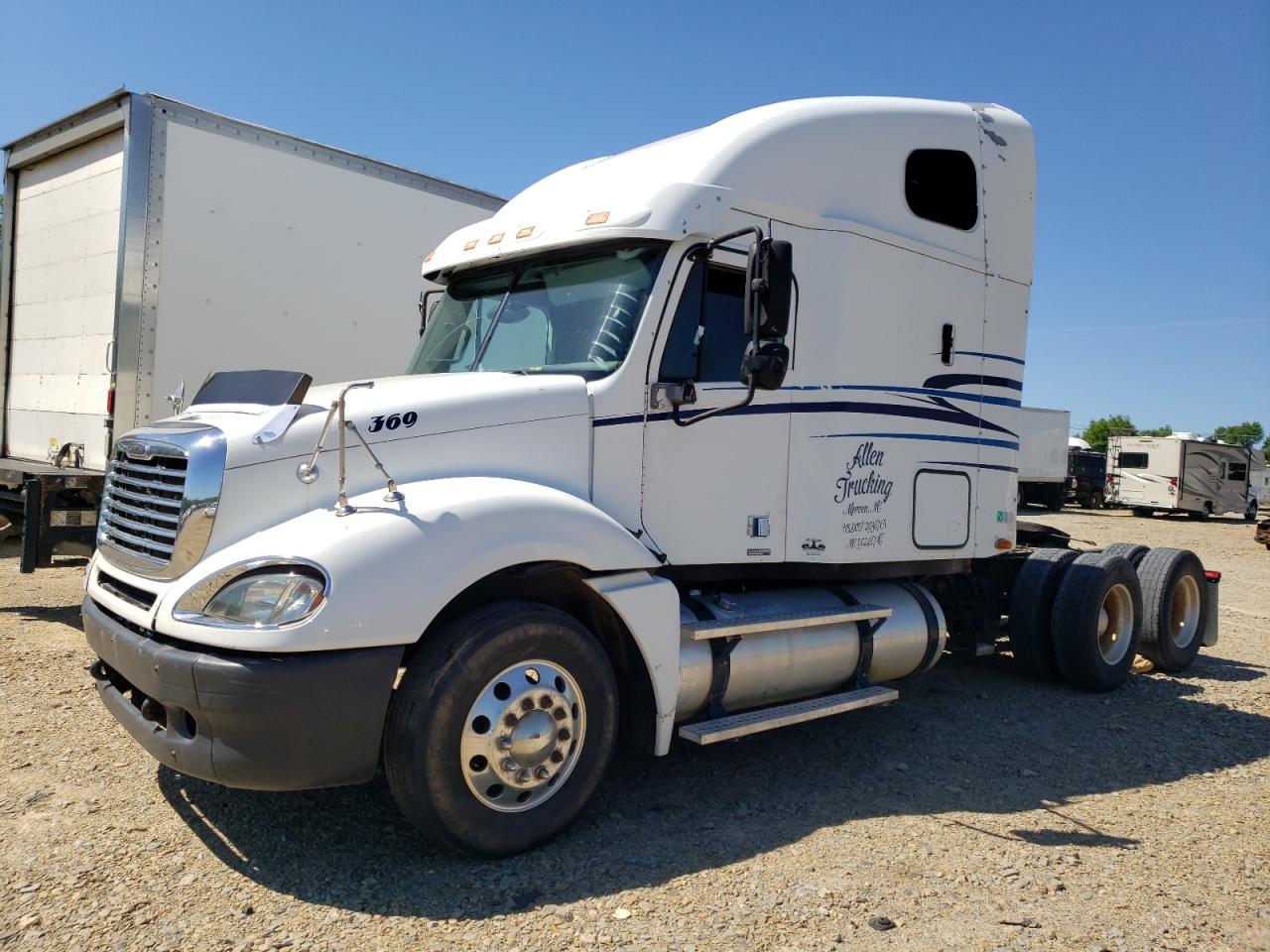 Lot #2507624078 2005 FREIGHTLINER CONVENTION