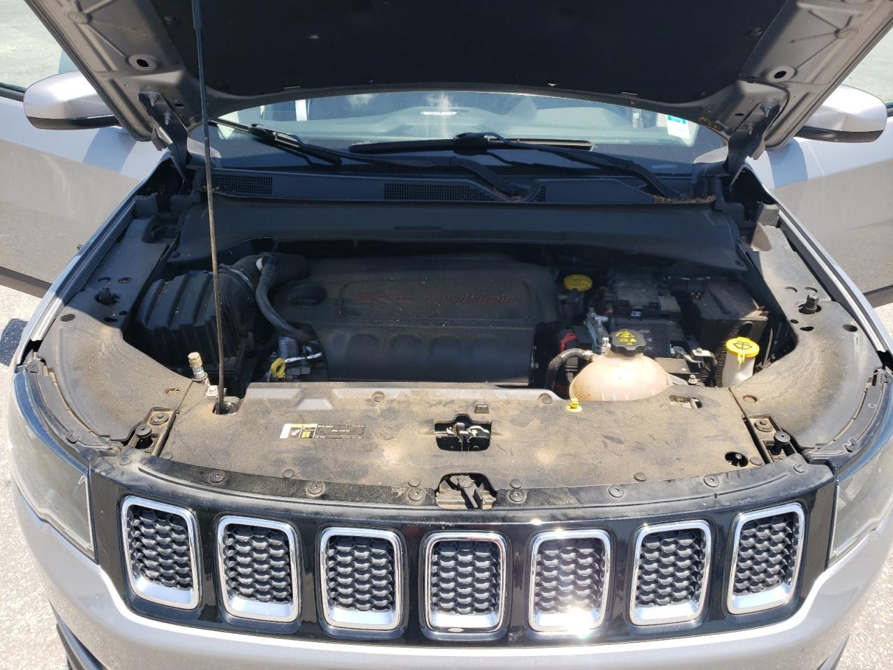 3C4NJCBB3JT211216 2018 Jeep Compass Latitude