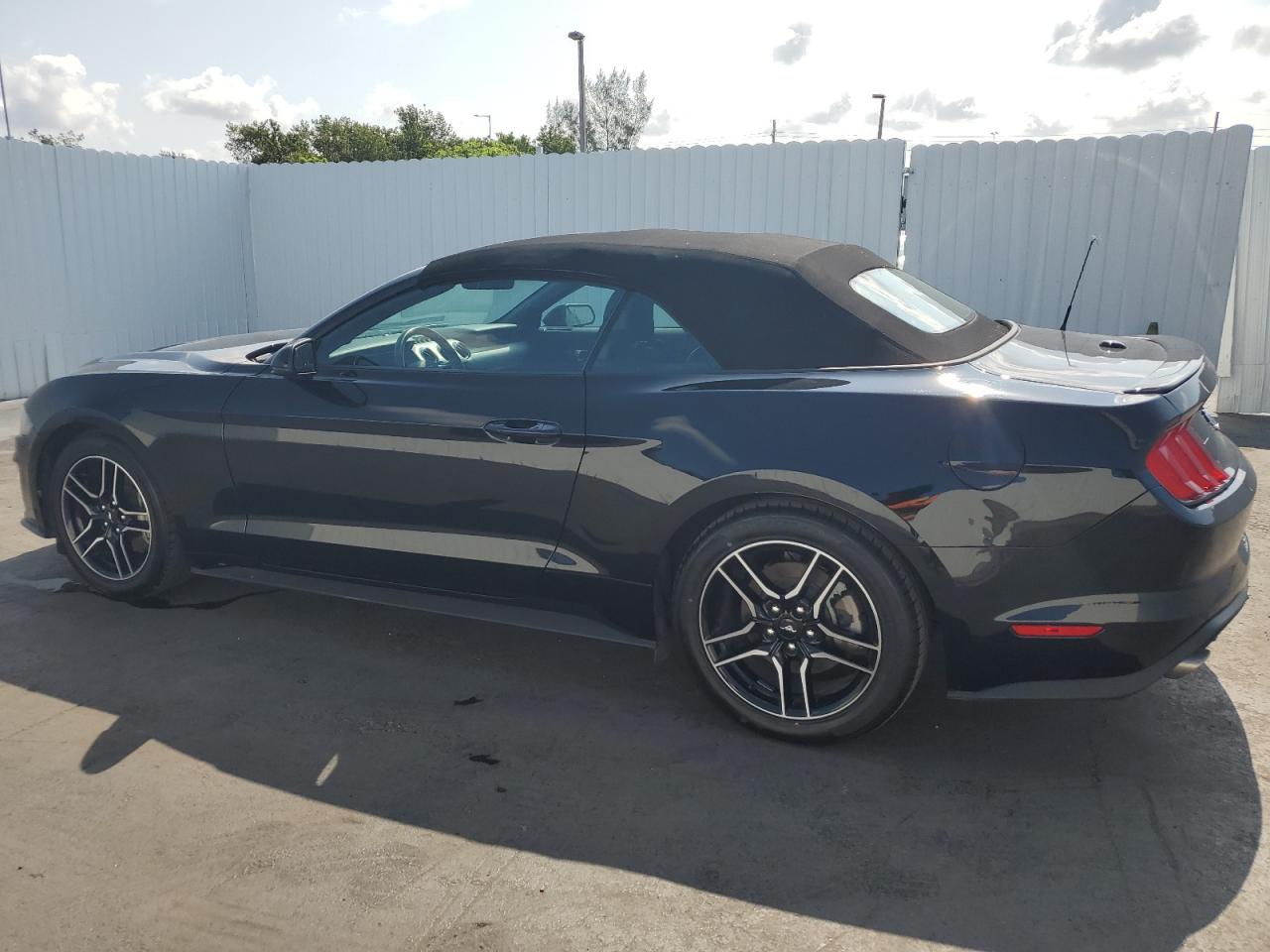 2023 Ford Mustang vin: 1FATP8UH1P5111232