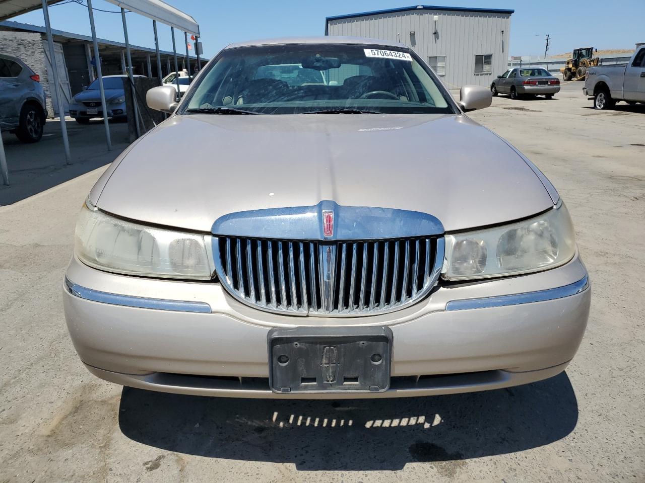 1LNFM82W1WY655577 1998 Lincoln Town Car Signature