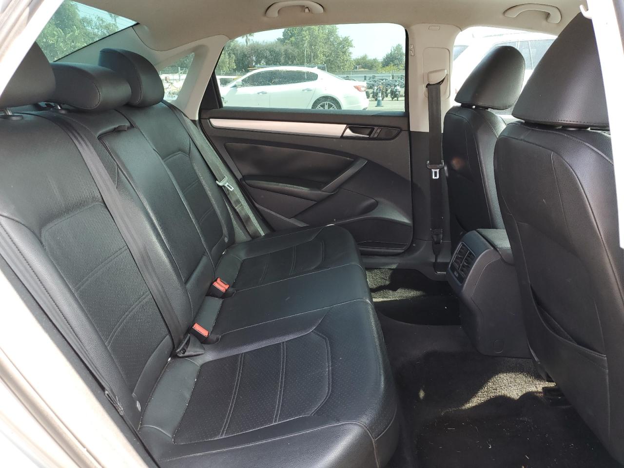 1VWBP7A30DC125586 2013 Volkswagen Passat Se